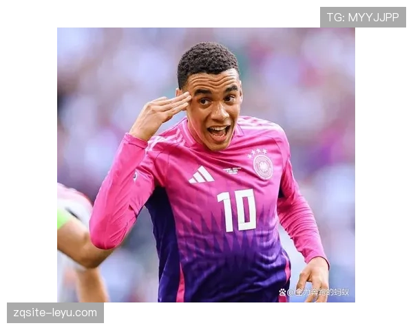 穆西亚拉晒假期精彩瞬间，状态回升引球迷关注