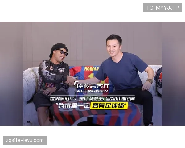 罗纳尔迪尼奥又晒豪宅，灯光比足球场还亮，这是惹谁了？